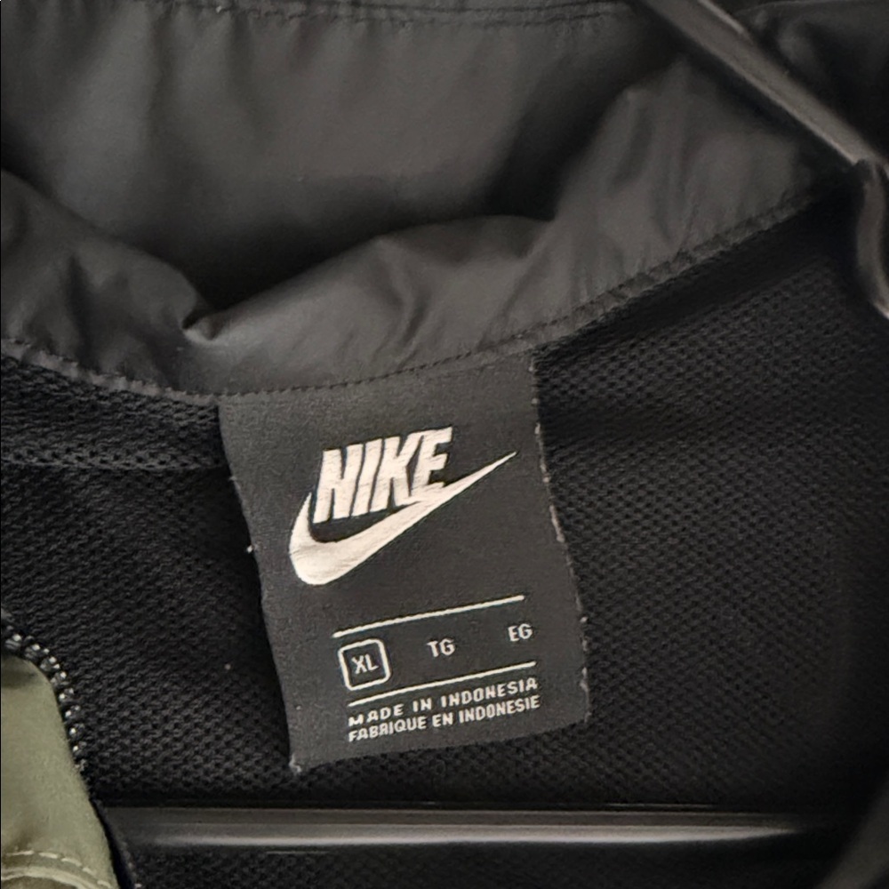 Nike Women's Black and Olive Utility Jacket XL vintage - Picture 6 of 6